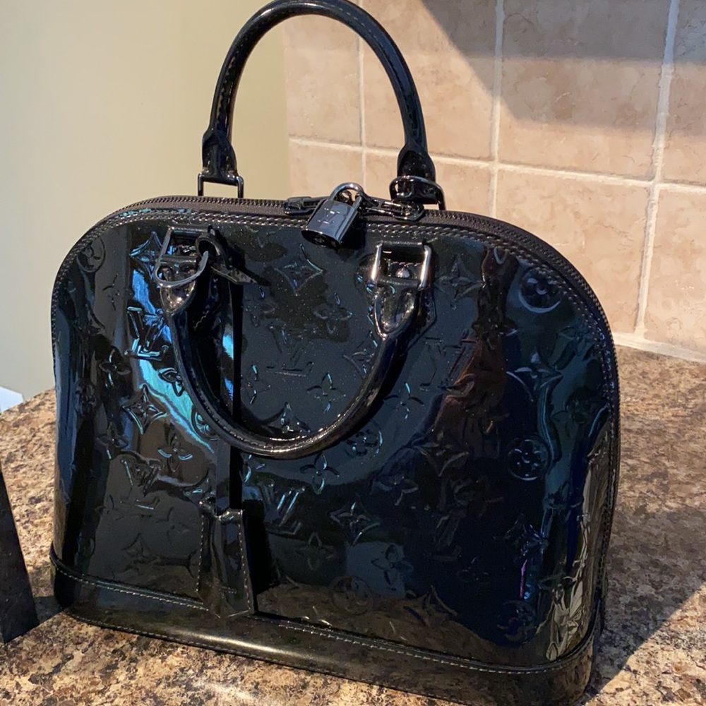 Sold🖤 Louis Vuitton Alma PM Magnetique - Picture 2 of 16
